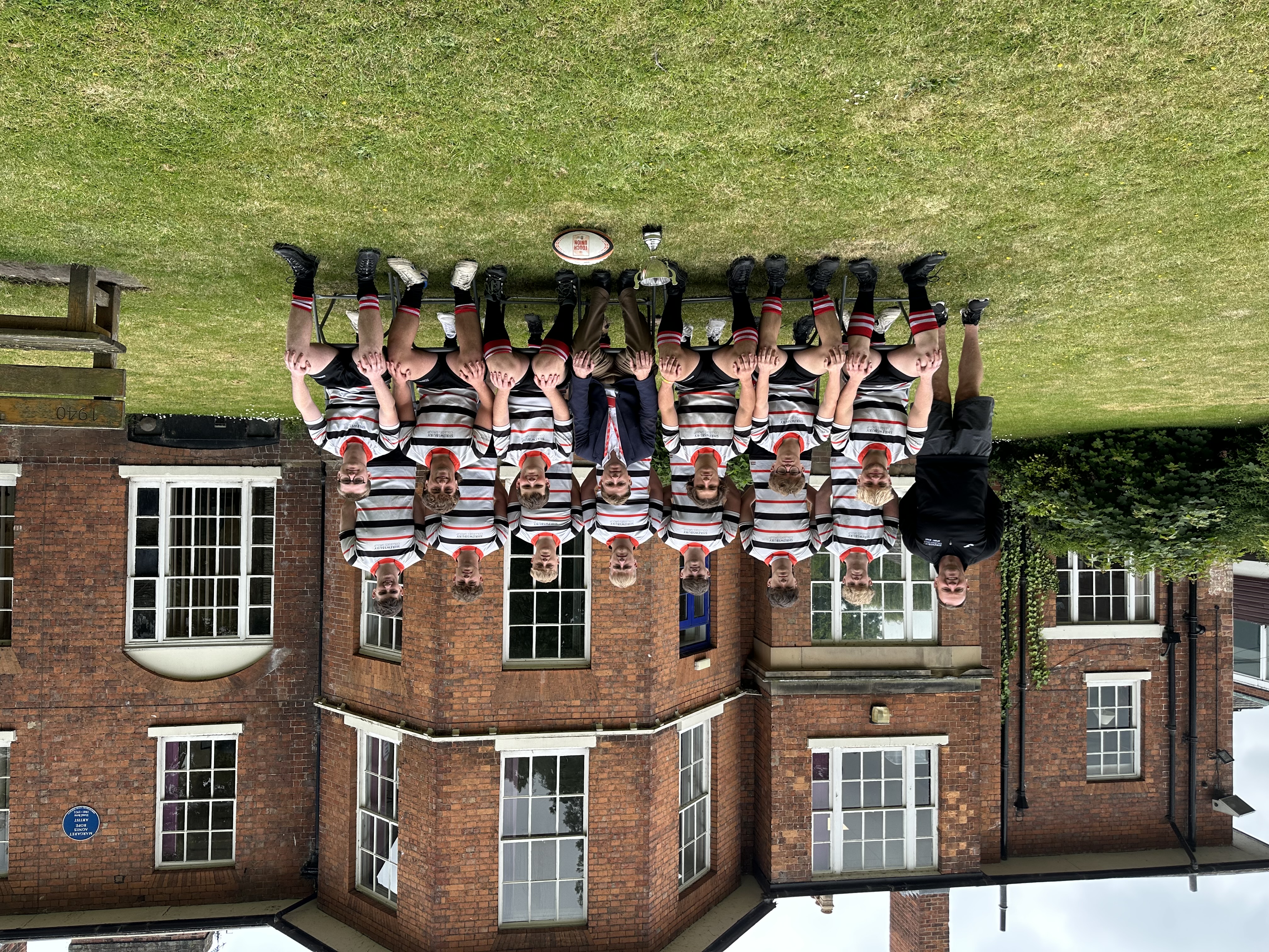Photo of the rugby team with the Principal
