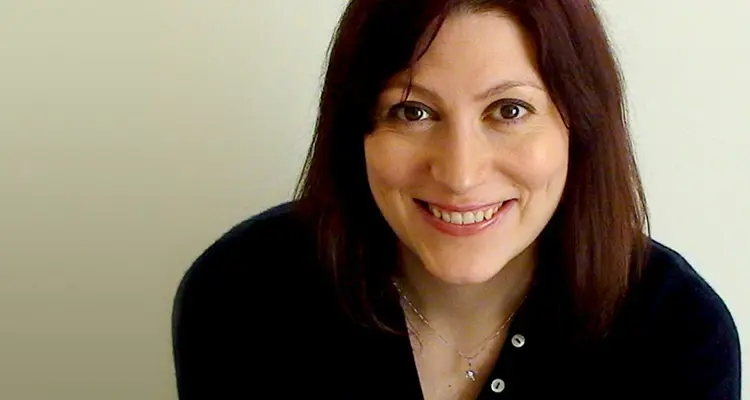 Head and shoulders photo of Natalie Haynes